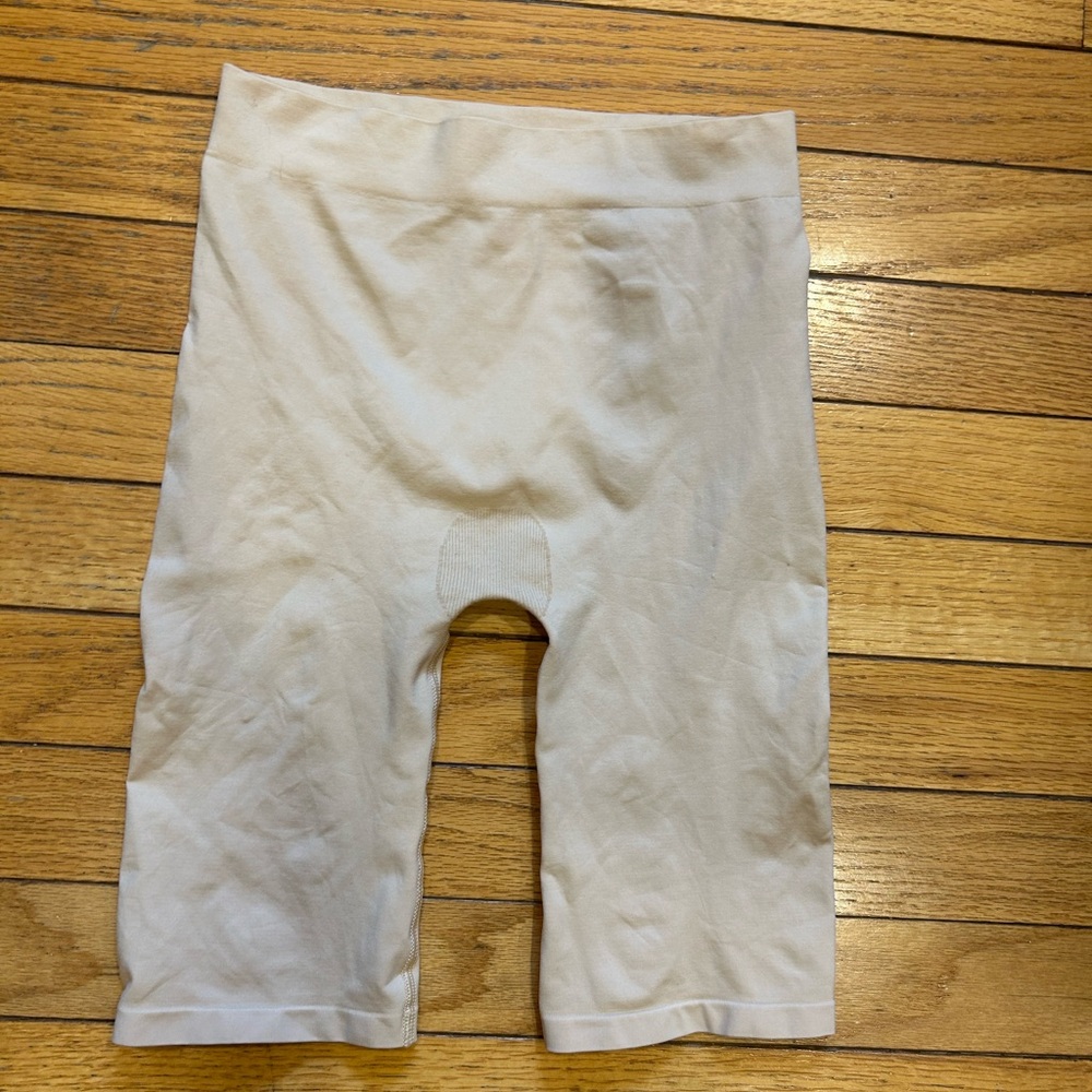 Victoria’s Secret Shapewear Medium nude/beige thigh slimmer shapewear